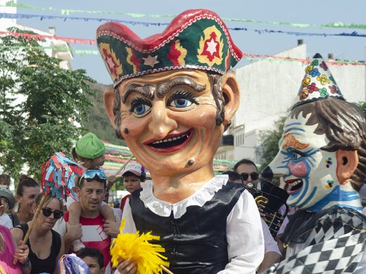 (Fotos) Los cabezudos animan las fiestas en Ferreries