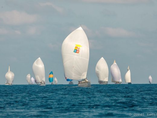 (Fotos) La Copa del Rey Repsol aprovecha el viento justo para estrenar su vigésima edición en Maó