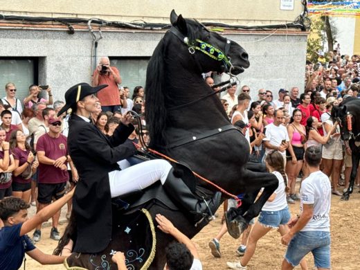 (Fotos) Suspenden una de las vueltas del jaleo de Sant Climent por la amenaza de lluvia