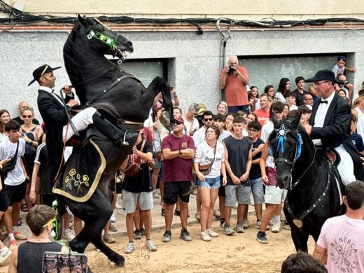 (Fotos) Suspenden una de las vueltas del jaleo de Sant Climent por la amenaza de lluvia