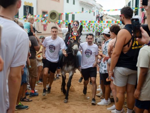 (Fotos) Espectacular “jaleo d’ases” en Ferreries