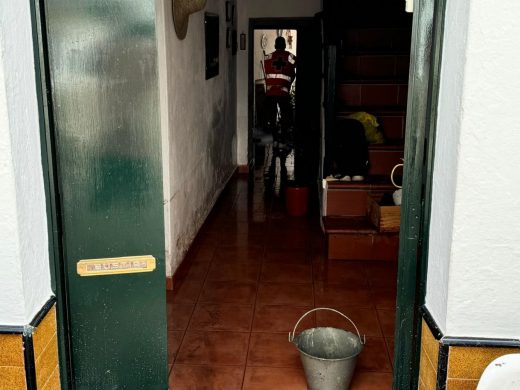 (Fotos y vídeo) Es Mercadal intenta recuperarse tras el caos provocado por el temporal