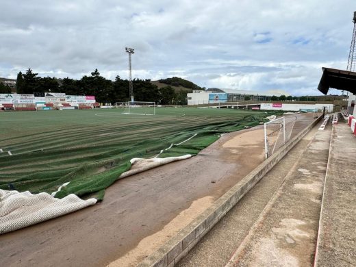 (Fotos) El temporal destroza el césped del Sant Martí