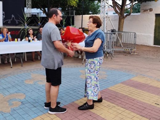 (Fotos y vídeo) L’Avi Perico y s’Àvia Aguedet, nuevos socios del club de jubilados de Sant Lluís