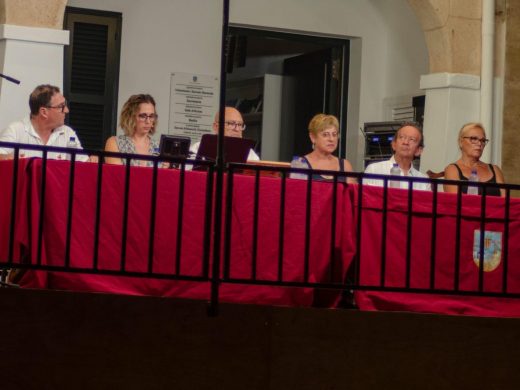 (Fotos) Pregón de Sant Bartomeu: Ferreries conmemora medio siglo de la Cruz Roja