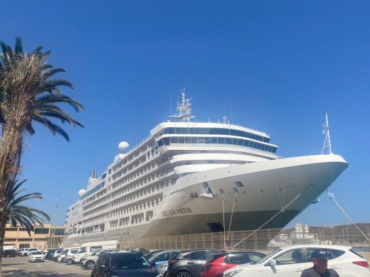 (Fotos) El elegante crucero Silver Moon hace escala en Maó durante su ruta por el Mediterráneo