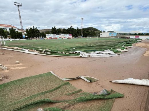 (Fotos) El temporal destroza el césped del Sant Martí