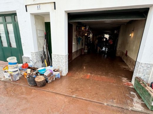 (Fotos y vídeo) Es Mercadal intenta recuperarse tras el caos provocado por el temporal