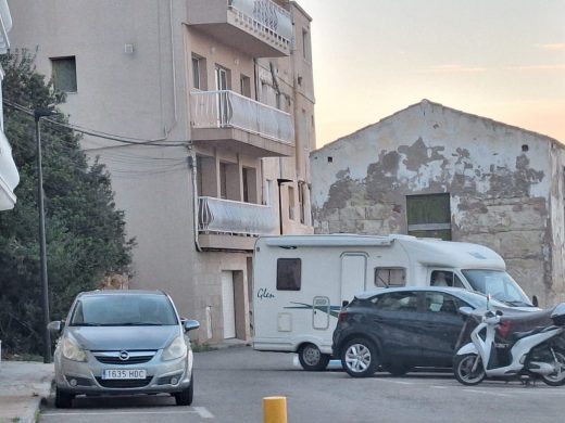 (Fotos) Crece el malestar entre los vecinos del Fonduco por los problemas de estacionamiento