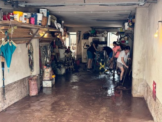 (Fotos y vídeo) Es Mercadal intenta recuperarse tras el caos provocado por el temporal