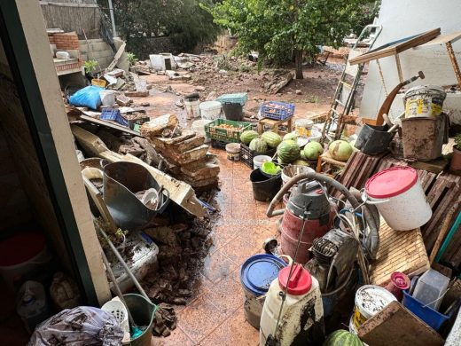 (Fotos y vídeo) Es Mercadal intenta recuperarse tras el caos provocado por el temporal