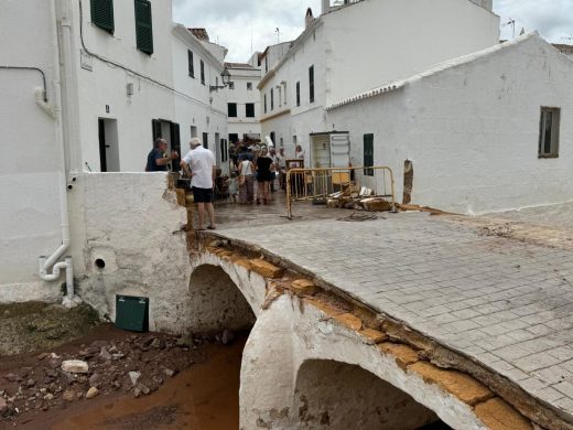 (Fotos y vídeo) Es Mercadal intenta recuperarse tras el caos provocado por el temporal