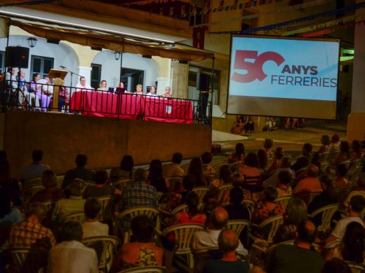 (Fotos) Pregón de Sant Bartomeu: Ferreries conmemora medio siglo de la Cruz Roja