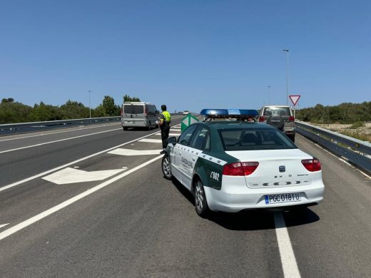 (Fotos) Accidente en La Argentina: un camión se desprende de la grúa que lo transportaba