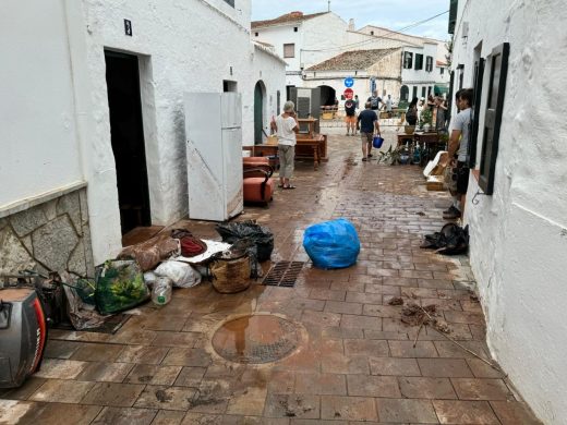 (Fotos y vídeo) Es Mercadal intenta recuperarse tras el caos provocado por el temporal