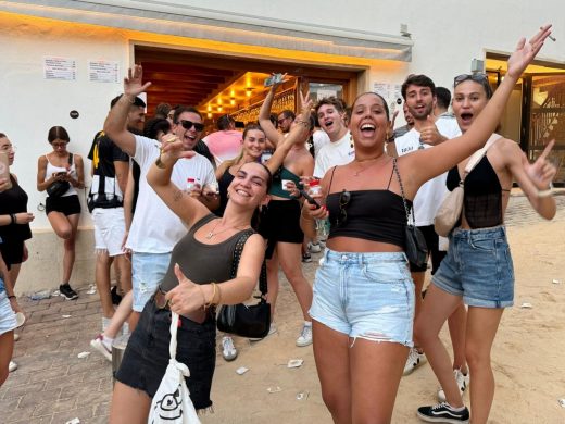 (Vídeo y Fotos) Muchas ganas de fiesta en Alaior