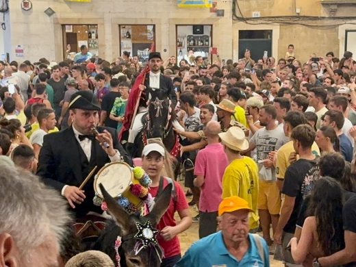 (Vídeo y Fotos) Muchas ganas de fiesta en Alaior