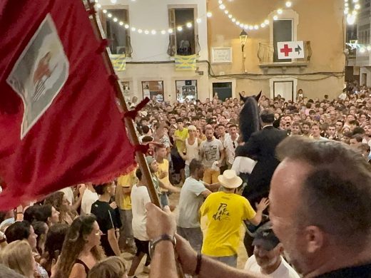 (Vídeo y Fotos) Muchas ganas de fiesta en Alaior