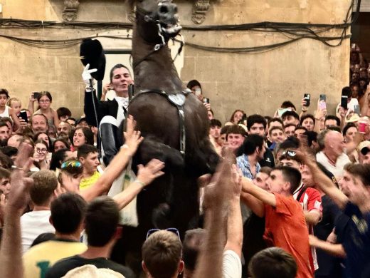 (Vídeo y Fotos) Muchas ganas de fiesta en Alaior