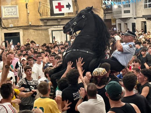 (Vídeo y Fotos) Muchas ganas de fiesta en Alaior