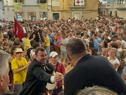 (Vídeo y Fotos) Muchas ganas de fiesta en Alaior