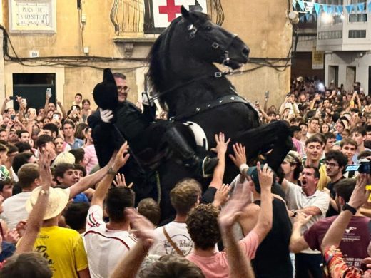 (Vídeo y Fotos) Muchas ganas de fiesta en Alaior