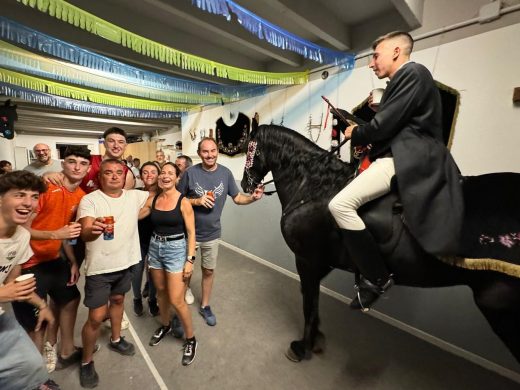 (Vídeo y Fotos) Muchas ganas de fiesta en Alaior