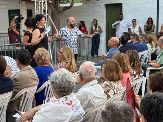 (Fotos) Los jubilados protagonizan el pregón de las fiestas de Sant Lluís