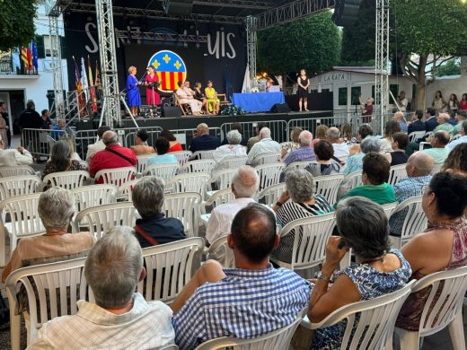 (Fotos) Los jubilados protagonizan el pregón de las fiestas de Sant Lluís