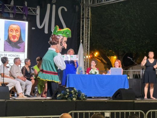 (Fotos) Los jubilados protagonizan el pregón de las fiestas de Sant Lluís