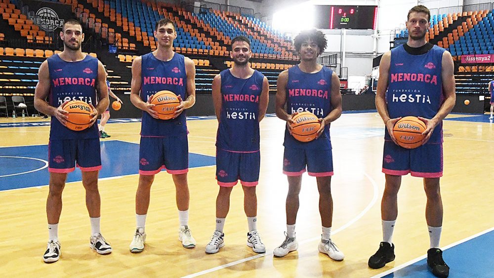 Pavlin Ivanov, Marko Luković, Wilhelm Falk,  Pol Figueras y András Tanoh, los nuevos jugadores del Hestia Menorca (Foto: Tolo Mercadal)