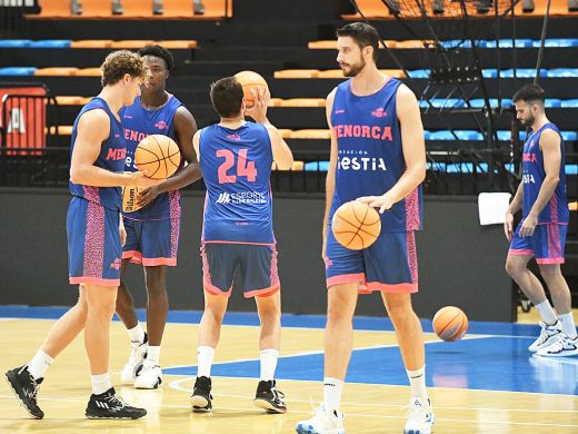 (Fotos) Primer entrenamiento del Hestia Menorca con los cinco nuevos jugadores