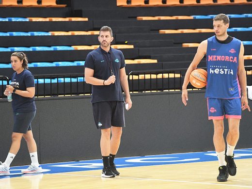 (Fotos) Primer entrenamiento del Hestia Menorca con los cinco nuevos jugadores