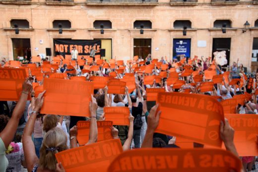 “Menorca no es ven”.