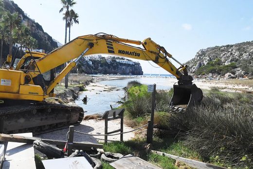 Obras en Cala en Porter.