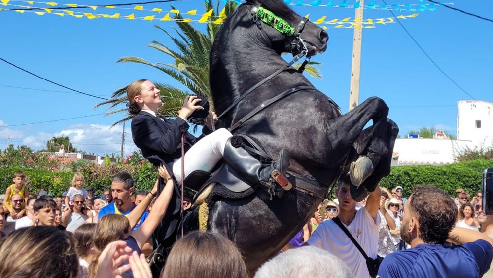 Un momento del jaleo (Fotos: Aj Alaior)