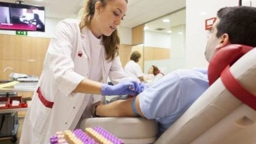 Casi el 90 % de los donantes de sangre en Baleares ya ha donado antes.