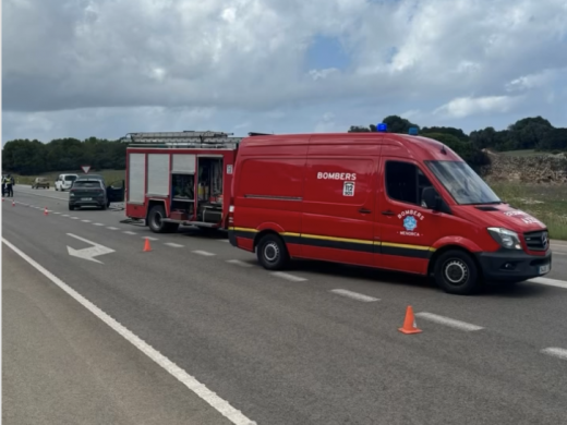 (Fotos) Un aparatoso accidente en la ME-1 se salda sin heridos graves