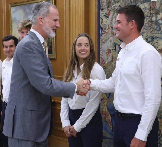 Felipe VI con el menorquín Joan Cardona.