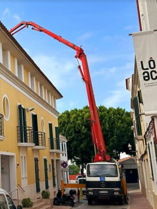 Imagen de la grúa en la residencia.