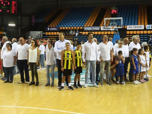 (Fotos) El Hestia Menorca planta cara a un histórico del baloncesto italiano