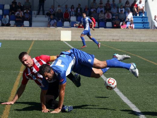 El Mercadal rasca su primer punto de la liga en el destierro de Ses Arenes