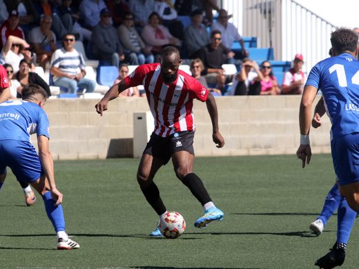 El Mercadal rasca su primer punto de la liga en el destierro de Ses Arenes