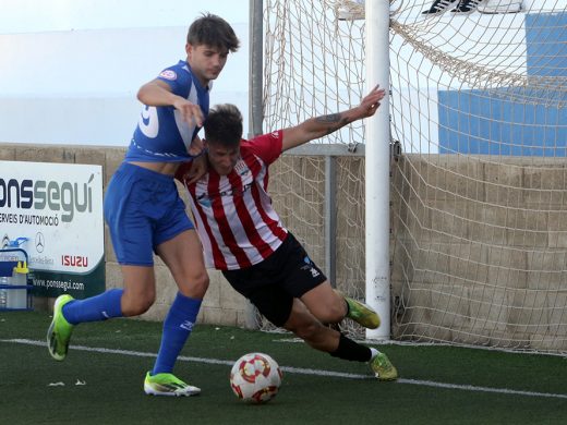 El Mercadal rasca su primer punto de la liga en el destierro de Ses Arenes