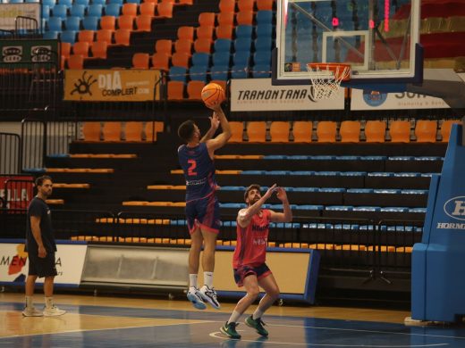 (Fotos) El Hestia Menorca estrecha lazos con su afición en un entrenamiento a puerta abierta