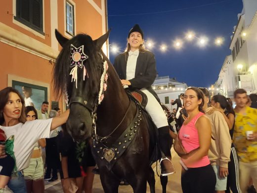 (Fotos) Ambientazo en el jaleo nocturno de Sant Nicolau