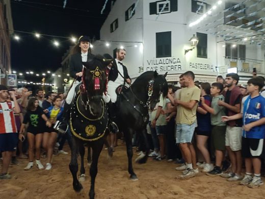 (Fotos) Ambientazo en el jaleo nocturno de Sant Nicolau