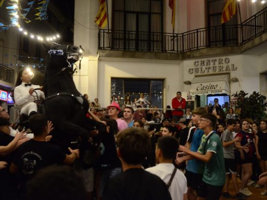 (Fotos) Una multitudinaria “Festa de Caixers” pone fin al verano en Menorca