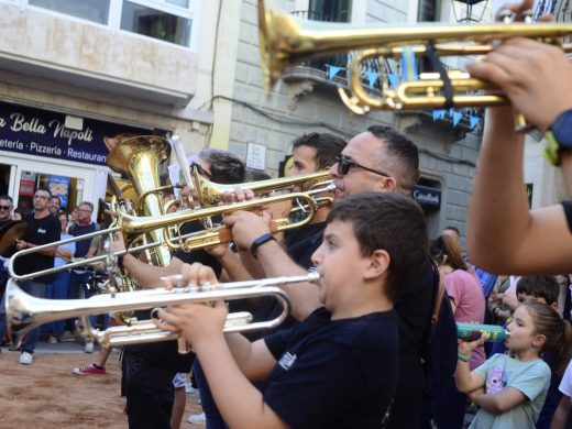 (Fotos) Una multitudinaria “Festa de Caixers” pone fin al verano en Menorca