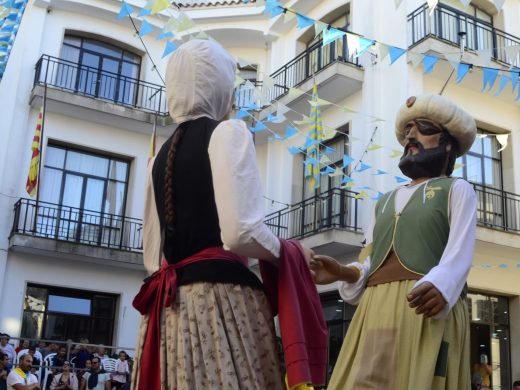 (Fotos) Una multitudinaria “Festa de Caixers” pone fin al verano en Menorca